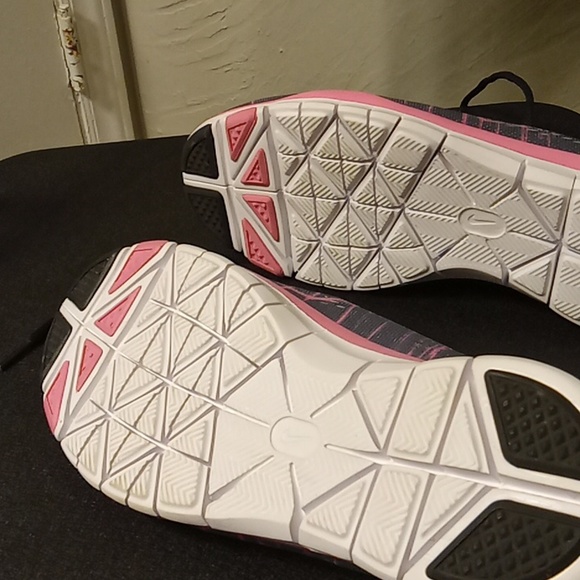 Nike  free women size 9 gray and pink - Picture 3 of 3